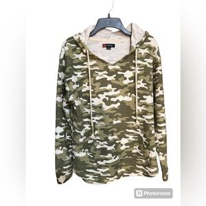 Indigo Poppy‎ long sleeve shirt/ hoodie/ pullover. Women’s size medium.